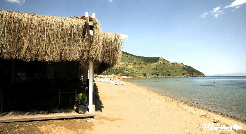 آلاچیق موجود در ساحل هتل